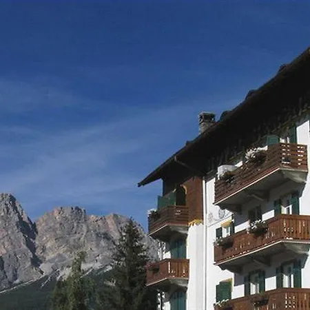 Serena Hotel